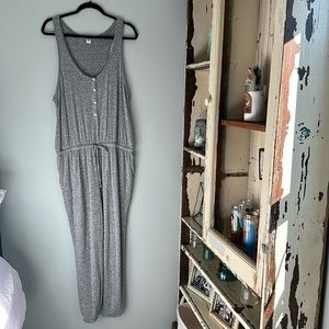 Cozy jumpsuit with pockets!